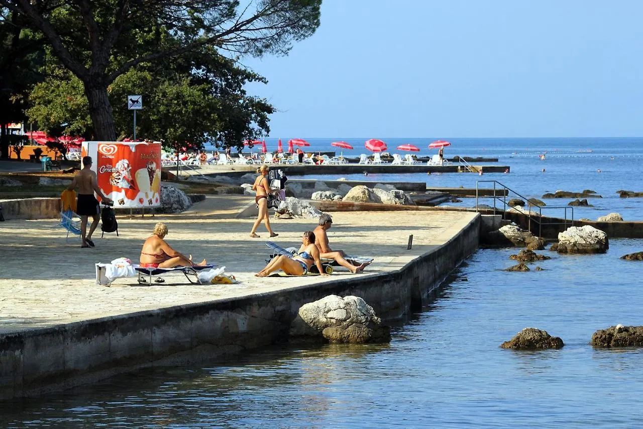 Apartments With A Parking Space Umag - 7125