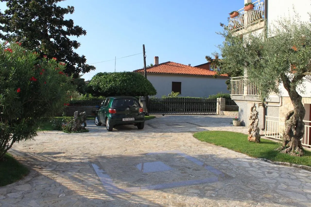 Apartments With A Parking Space Umag - 7125