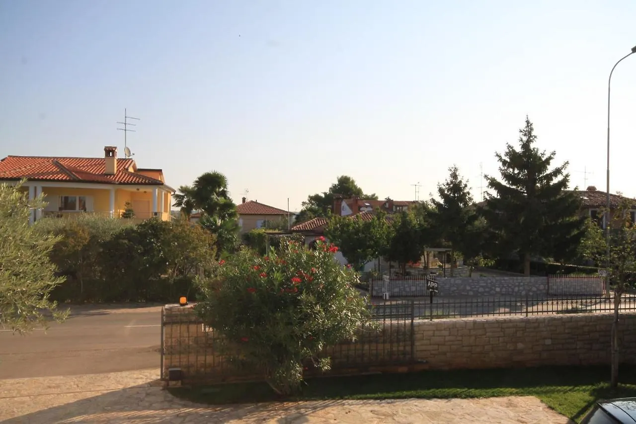 Apartments With A Parking Space Umag - 7125